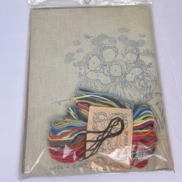 Vintage Hummel Stitchery kit-“Little Friends”-NIP - Picture 8 of 10